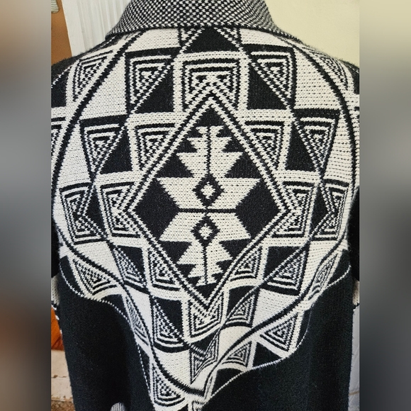 YoYo5 Black & White Aztec Design Long Sleeve Open Cardigan Sweater S/M - Picture 4 of 9